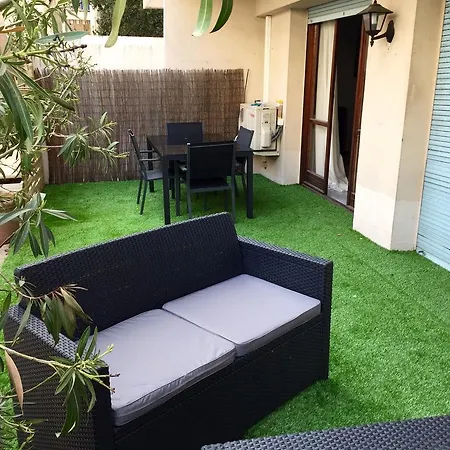 Calme Et Terrasse Apartment *